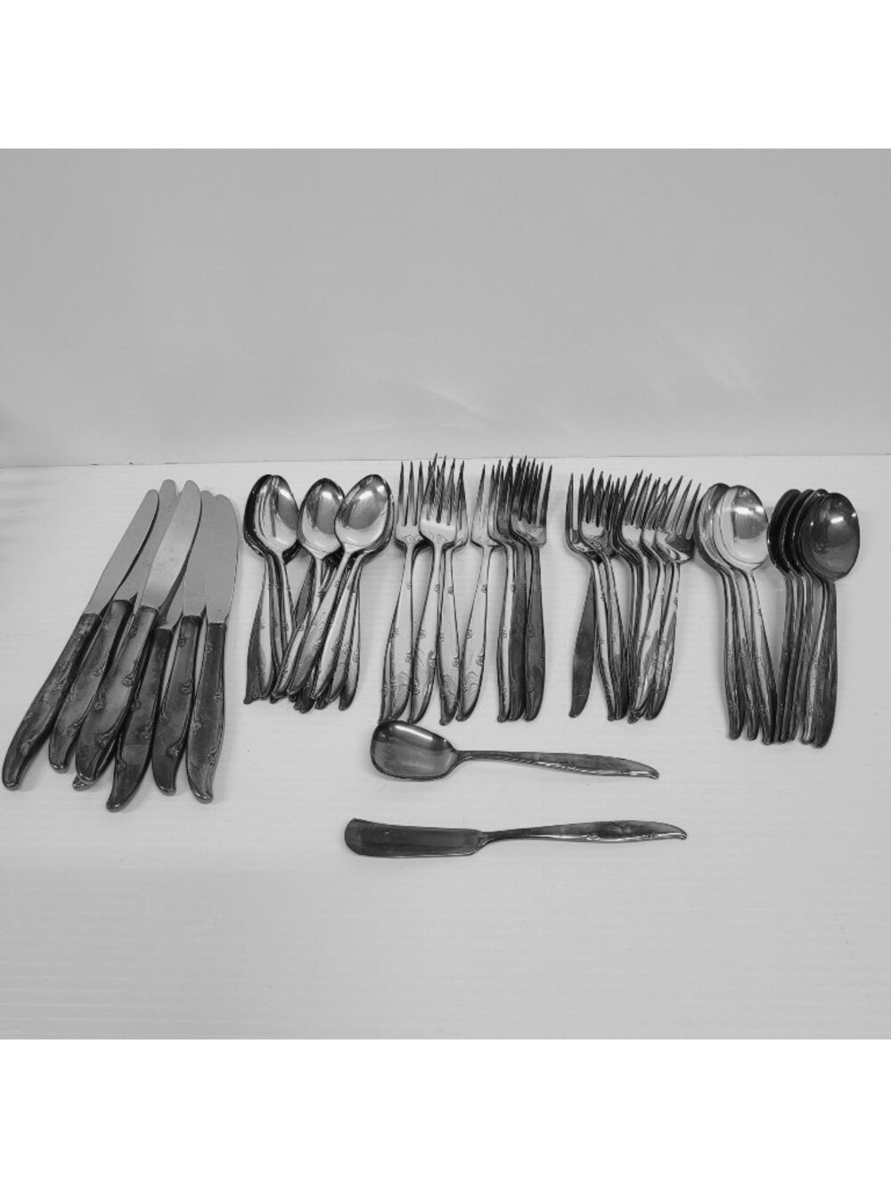 Vintage Oneida Community 48 Pc  Silver Flower Plated Flatware Tarnish
